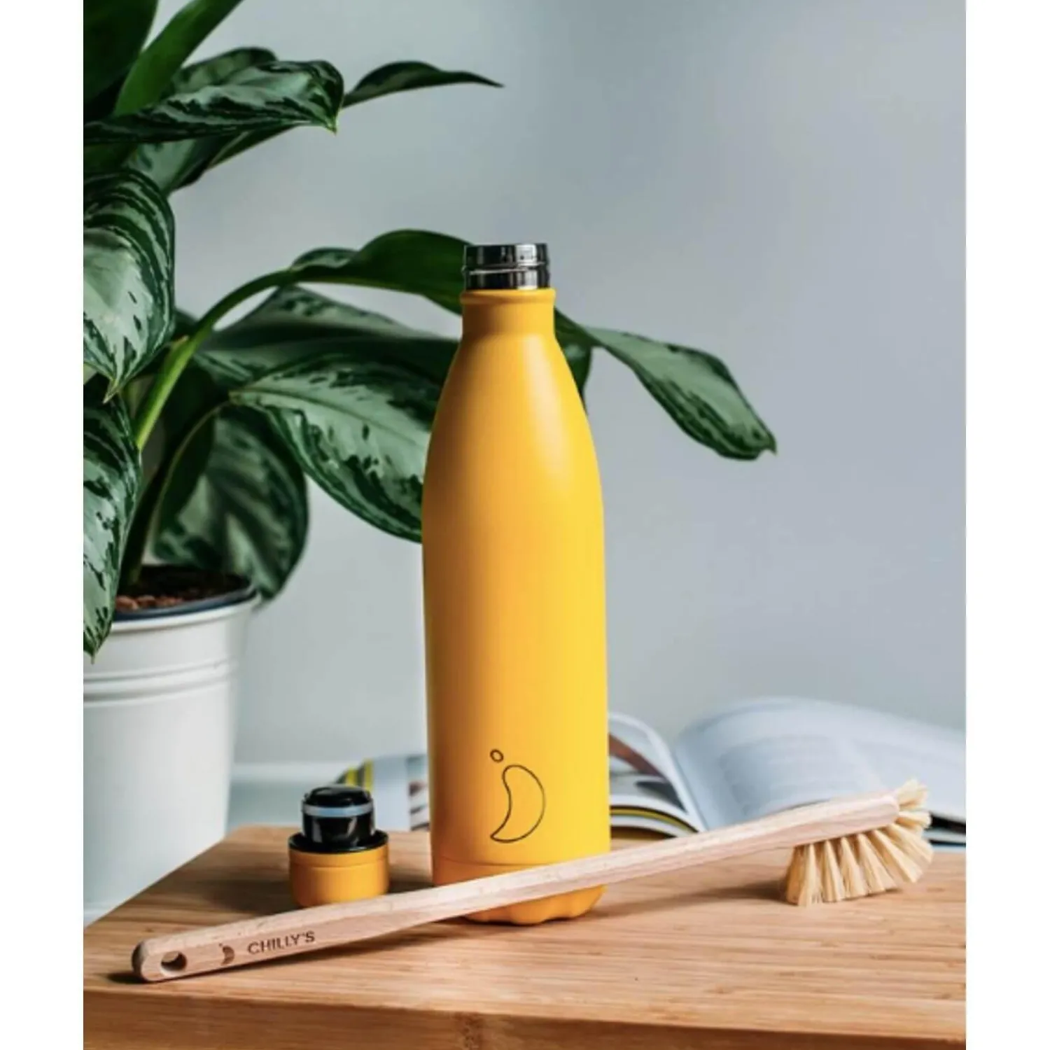 Chilly's Chilly's Series 2 Reusable Water Bottle, Coffee Cup & Cleaning Brush Set - Abyss Black