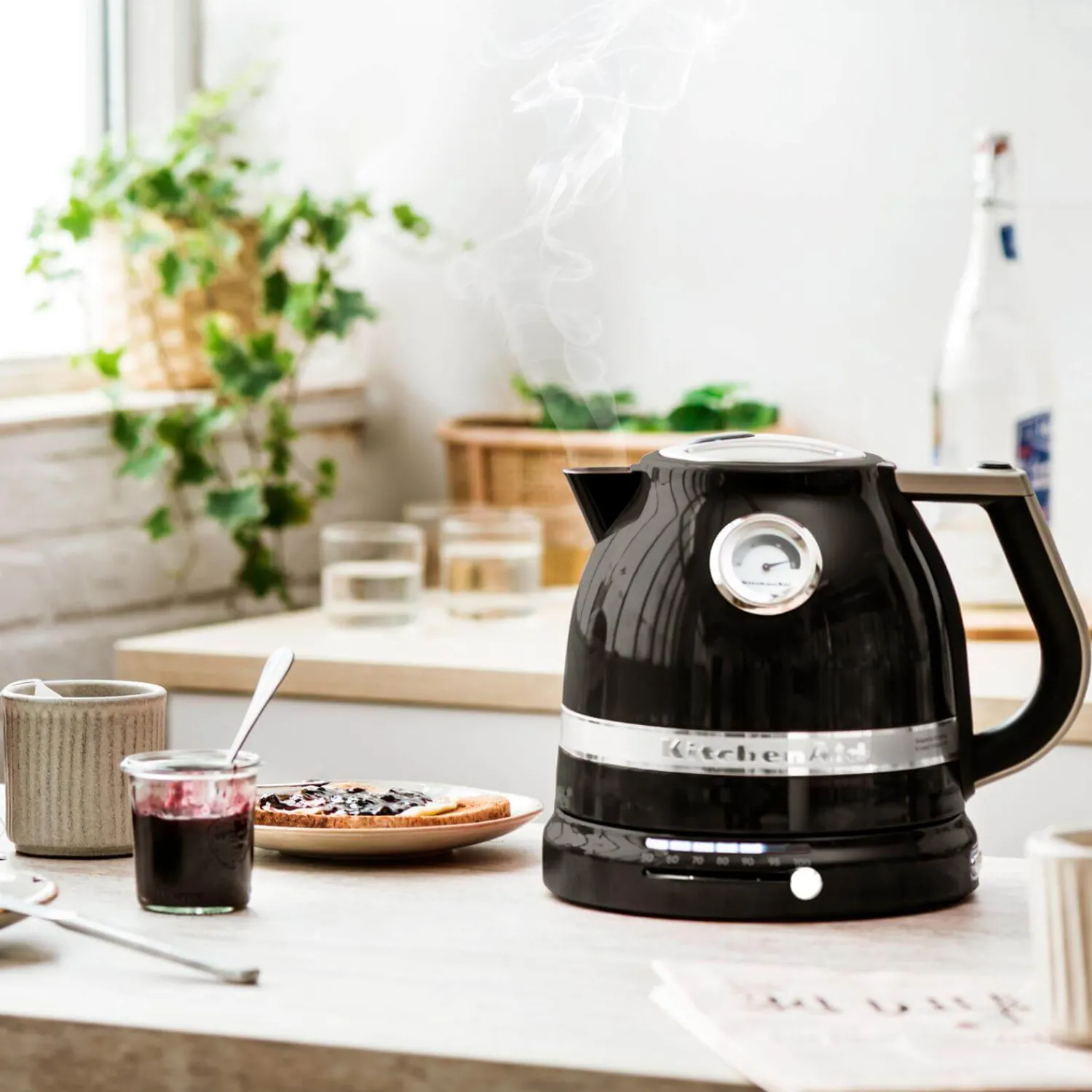 KitchenAid Artisan 5KEK1522BOB 1.5 Litre Kettle - Onyx Black