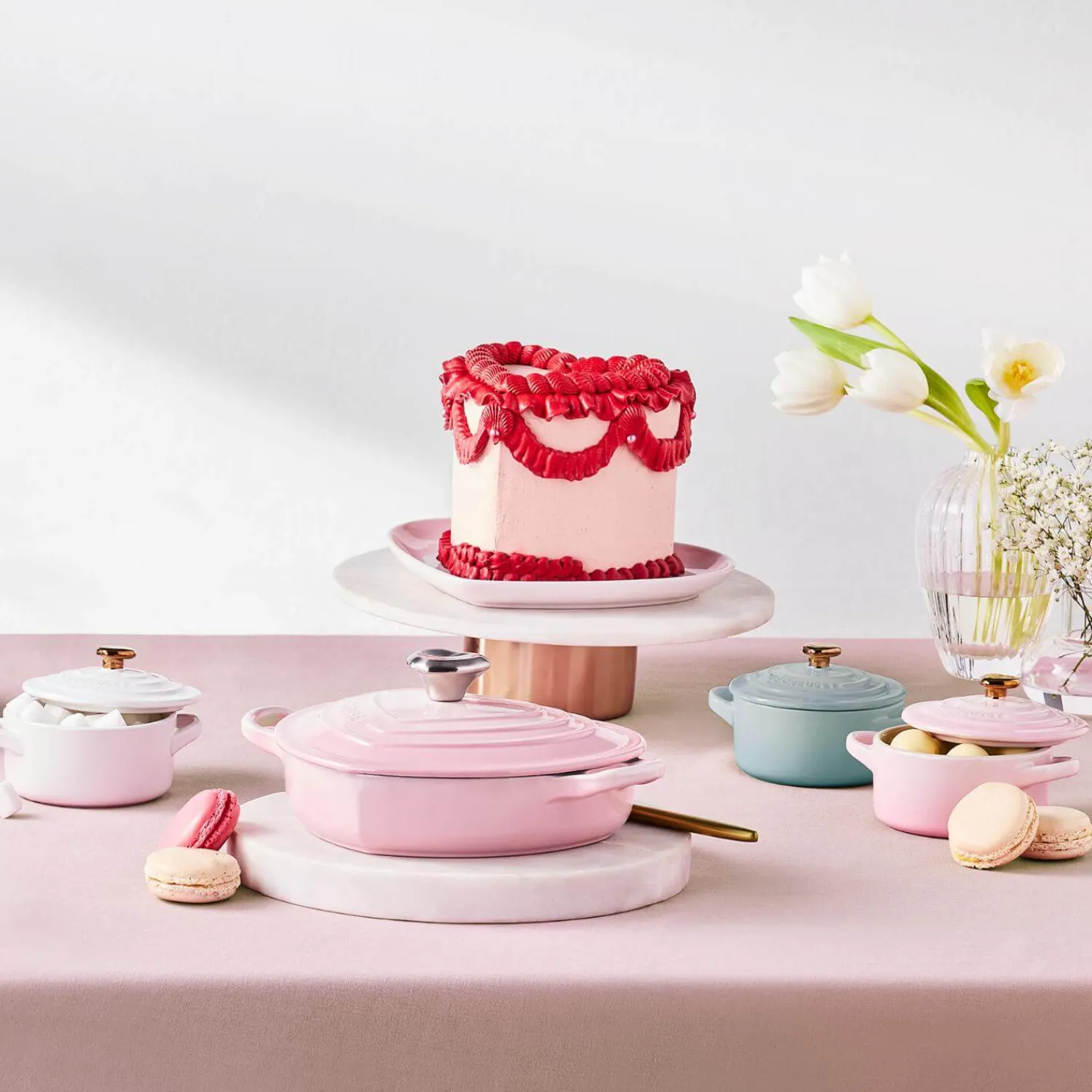 Le Creuset Cast Iron 20cm Heart Shape Dish with Lid - Shell Pink