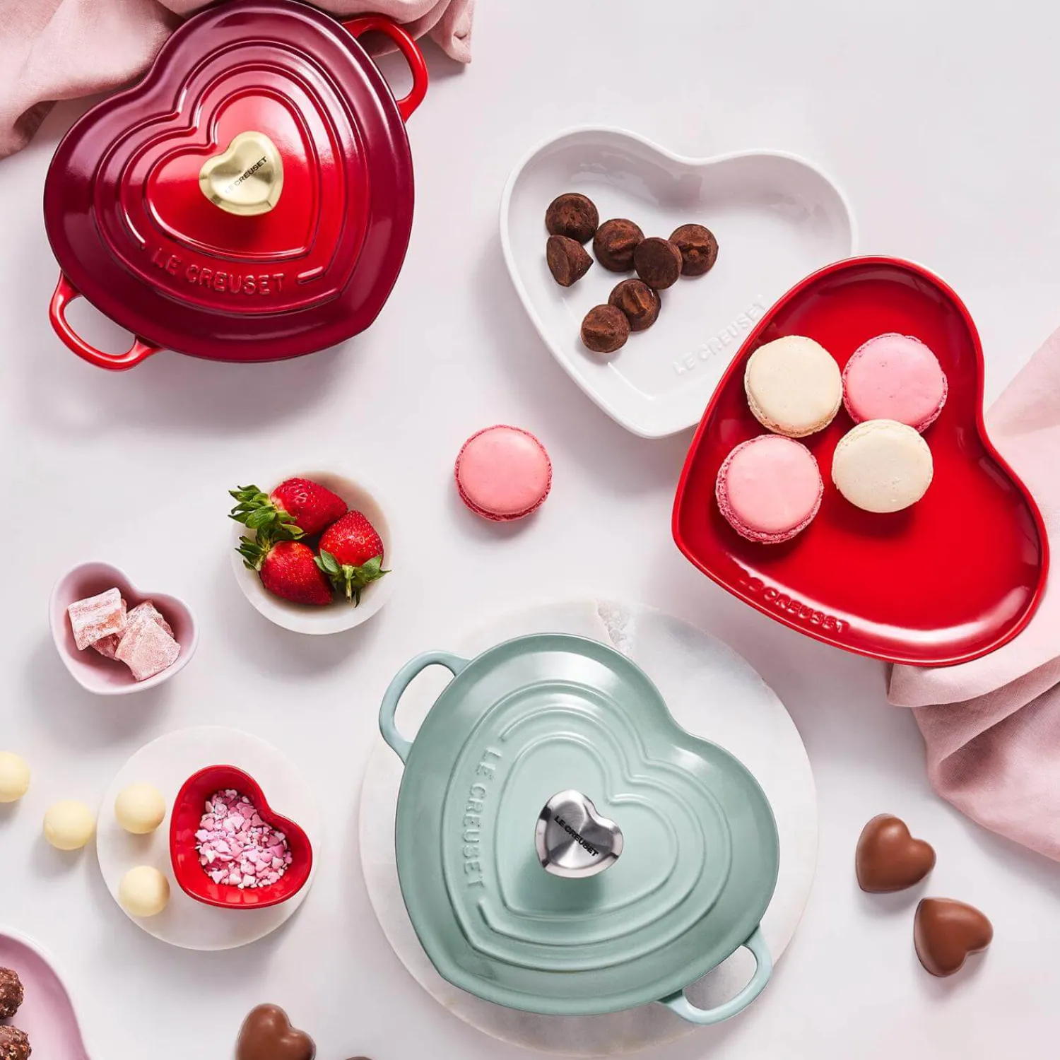 Le Creuset Cast Iron 20cm Heart Shape Dish with Lid - Shell Pink