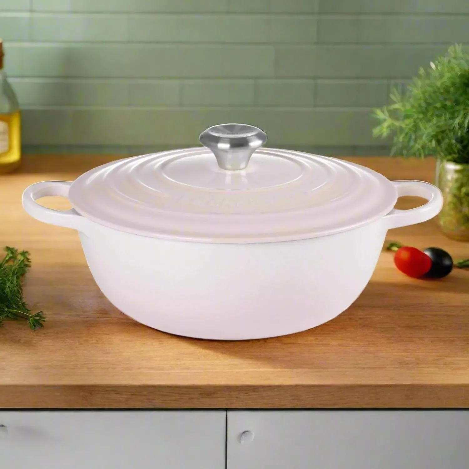 Le Creuset Signature Cast Iron 24cm Soup Pot - Shell Pink
