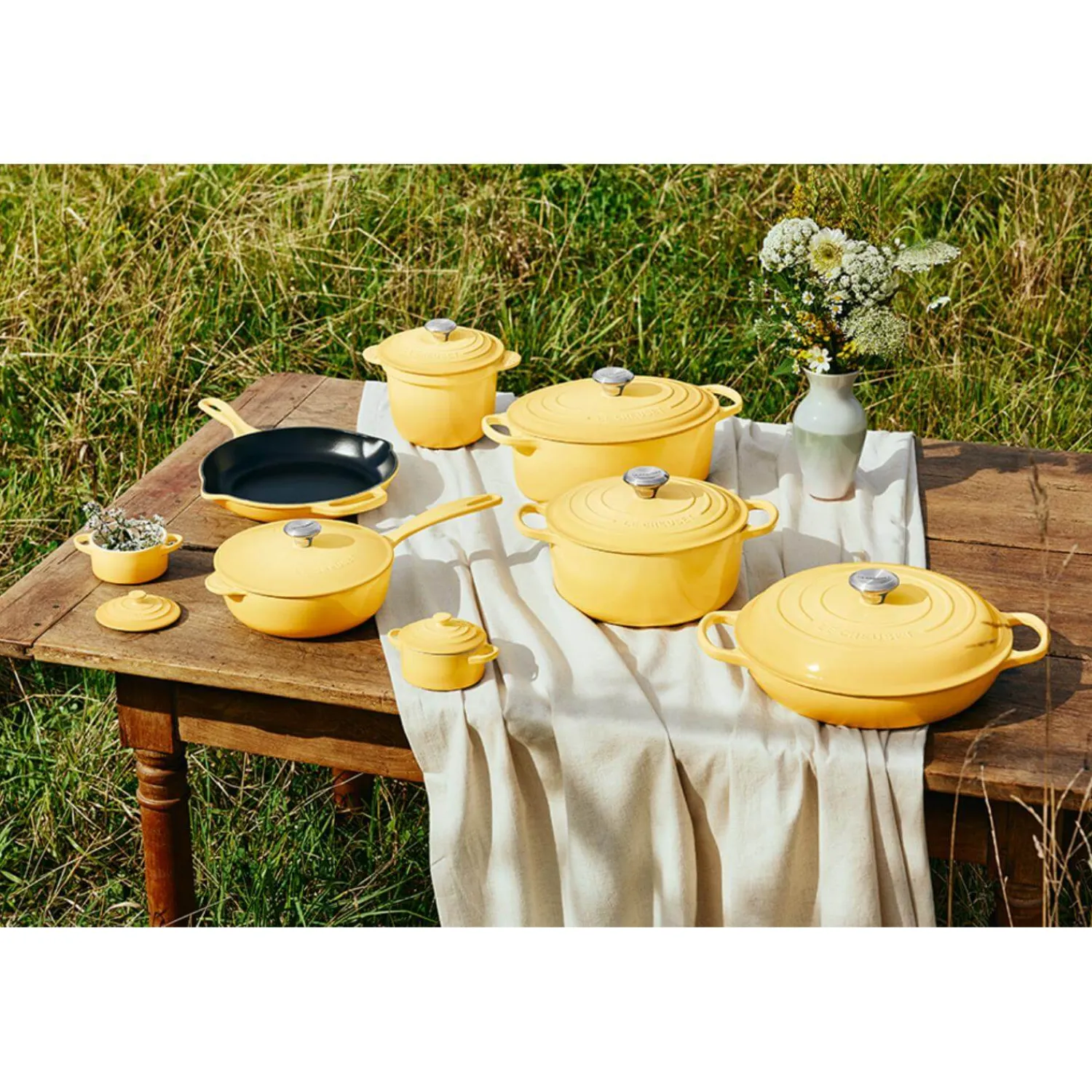 Le Creuset Signature Cast Iron 22cm Round Casserole - Camomille