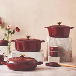 Le Creuset Signature Cast Iron 28cm Round Casserole - Garnet