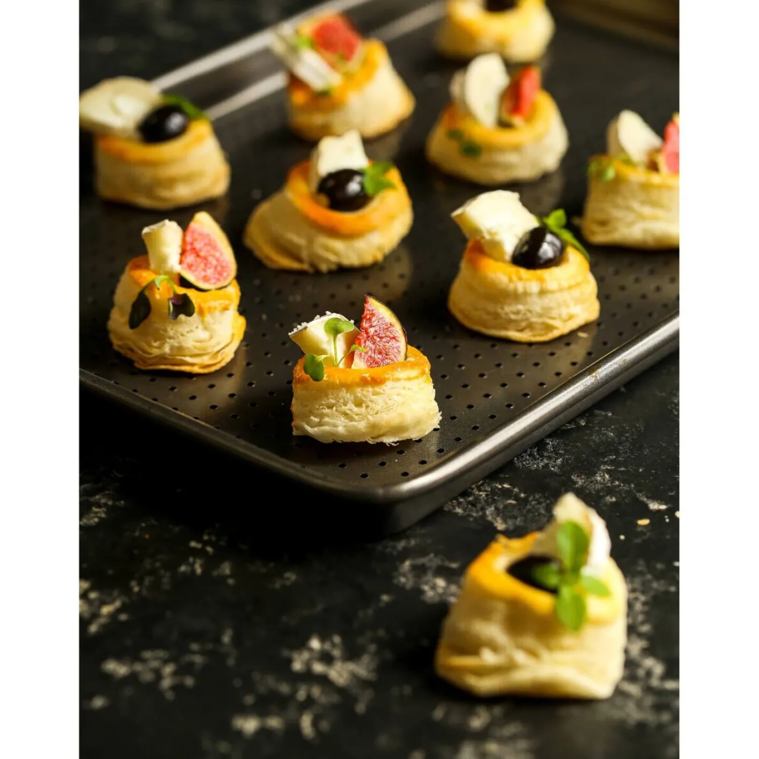 MasterClass Crusty Bake Non-Stick Baking Tray - 24cm