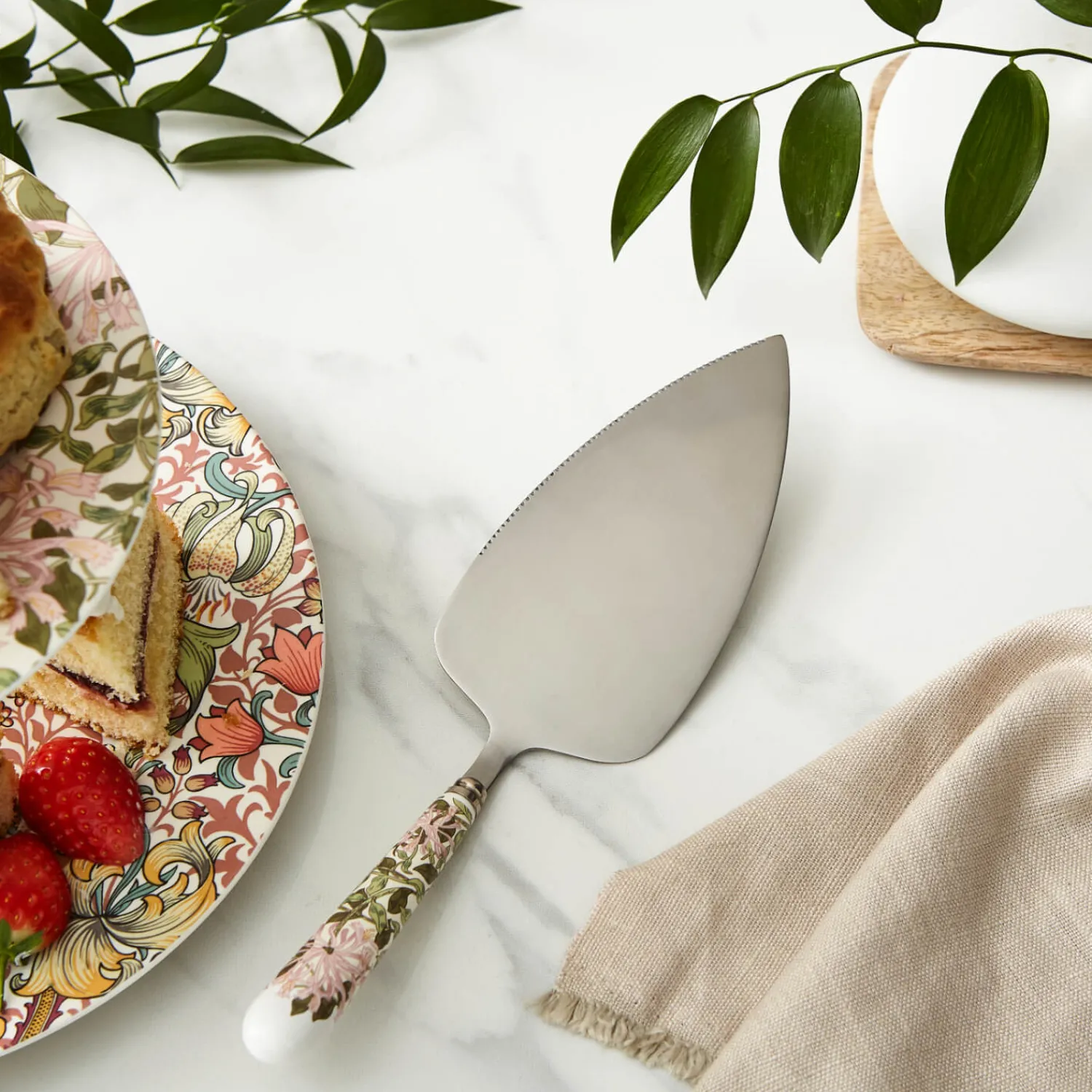 Morris u0026 Co Morris & Co Cake Slice With Porcelain Handle - Honeysuckle