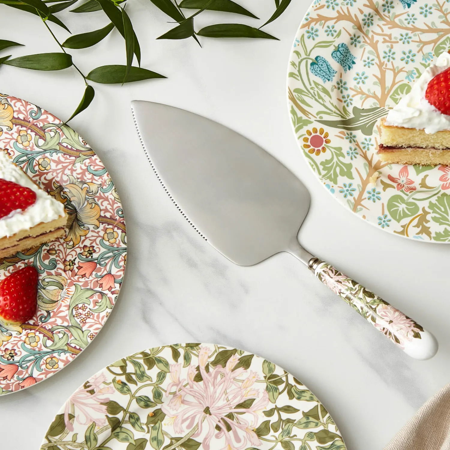 Morris u0026 Co Morris & Co Cake Slice With Porcelain Handle - Honeysuckle