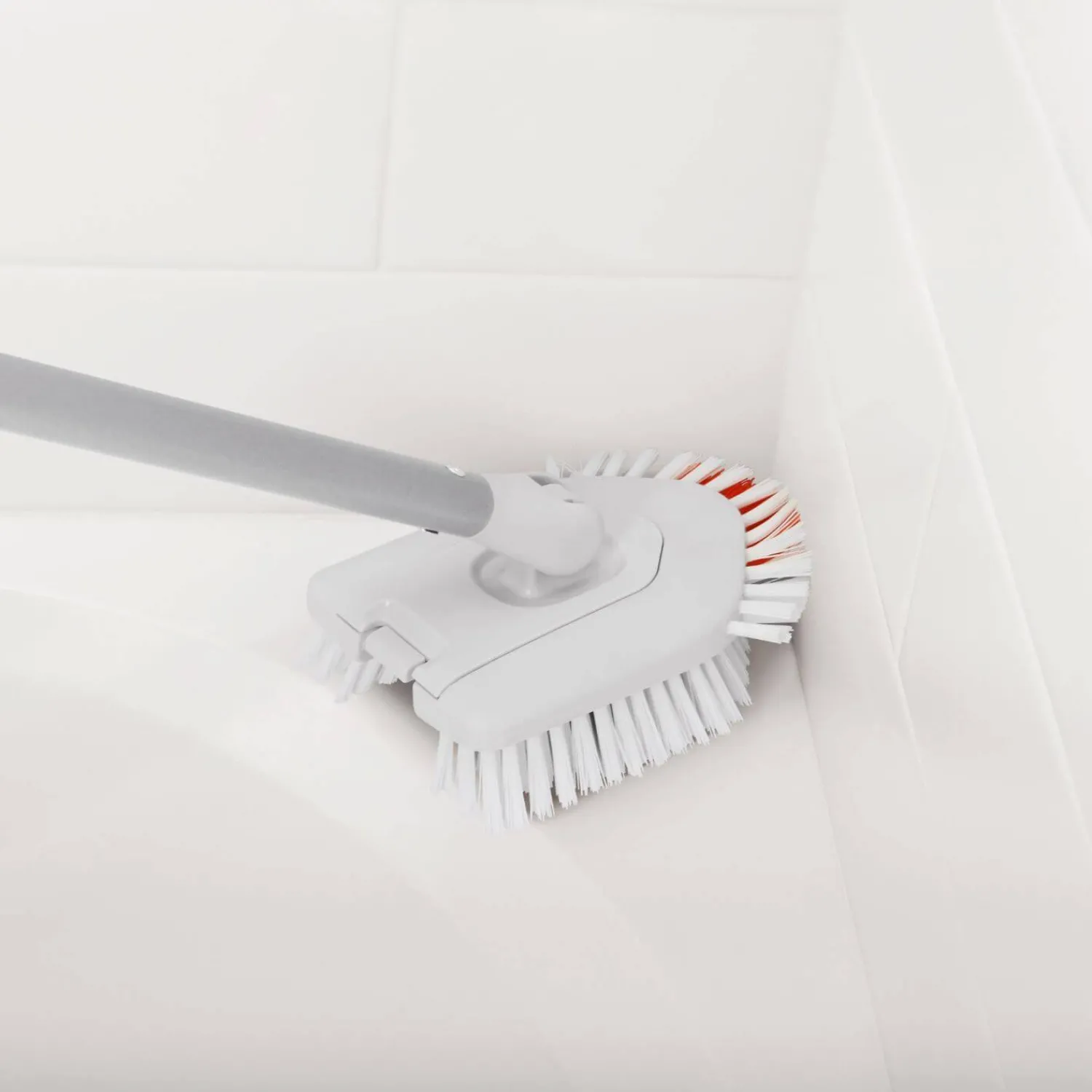 OXO Good Grips Extendable Tub & Tile Brush