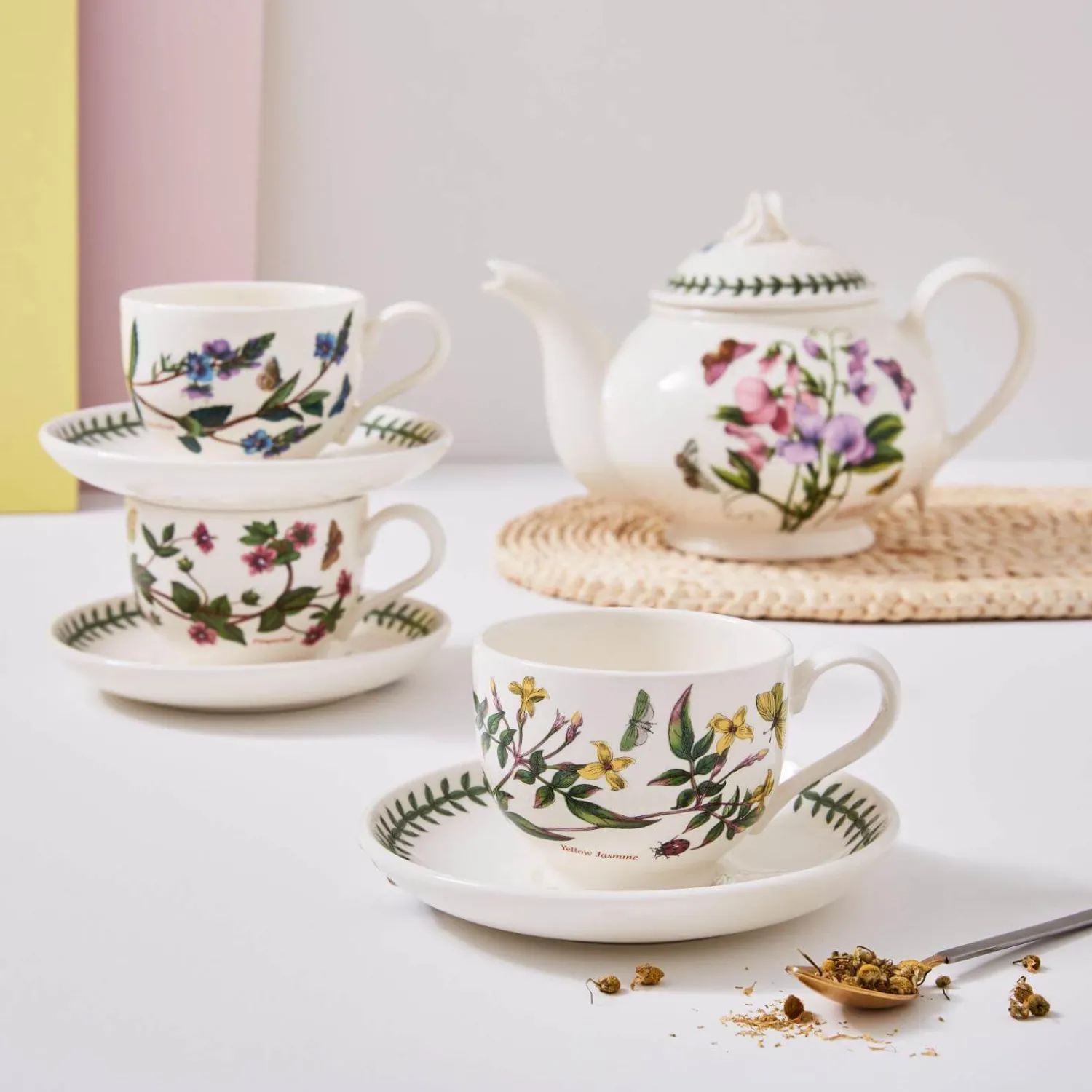 Botanic Garden Portmeirion Romantic Shape 2-Pint Teapot
