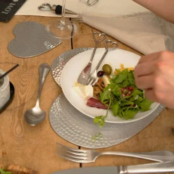 Selbrae House Flat Hammered Aluminium Set of 2 Heart Placemats - Silver
