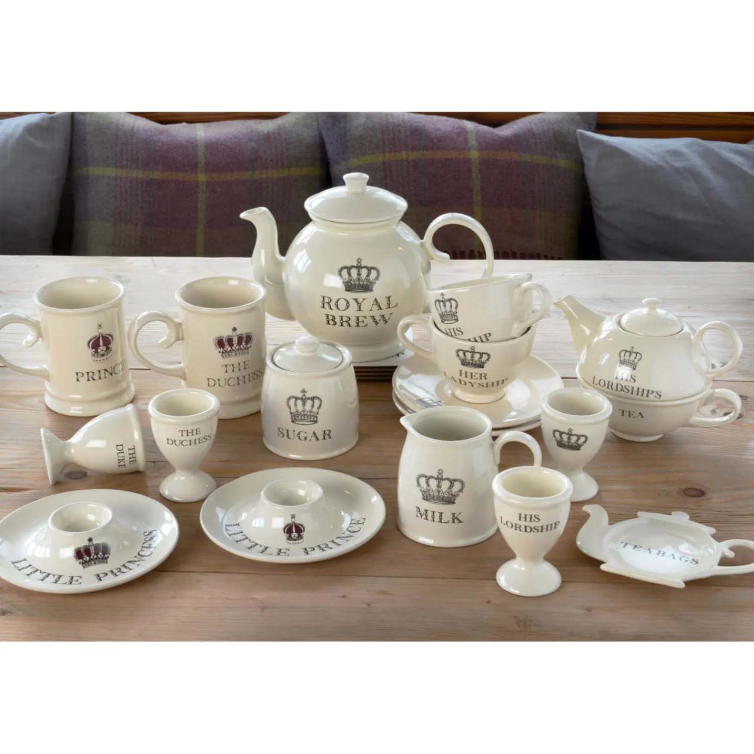 TUFTOP Majestic Coronation 2-Piece Stoneware Cream Egg Cup Set
