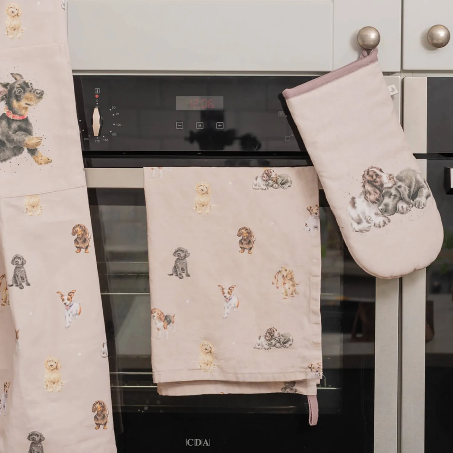 Wrendale Designs by Hannah Dale Single Oven Glove - A Dog's Life