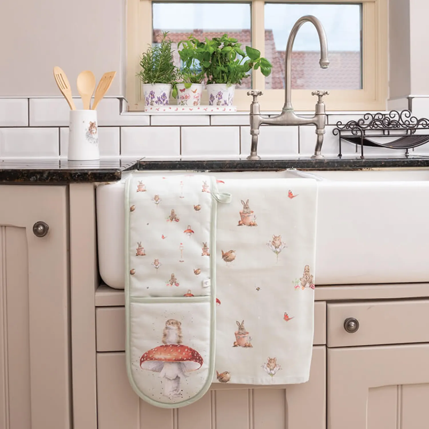 Wrendale Designs by Hannah Dale 100% Cotton Tea Towel - Garden Friends