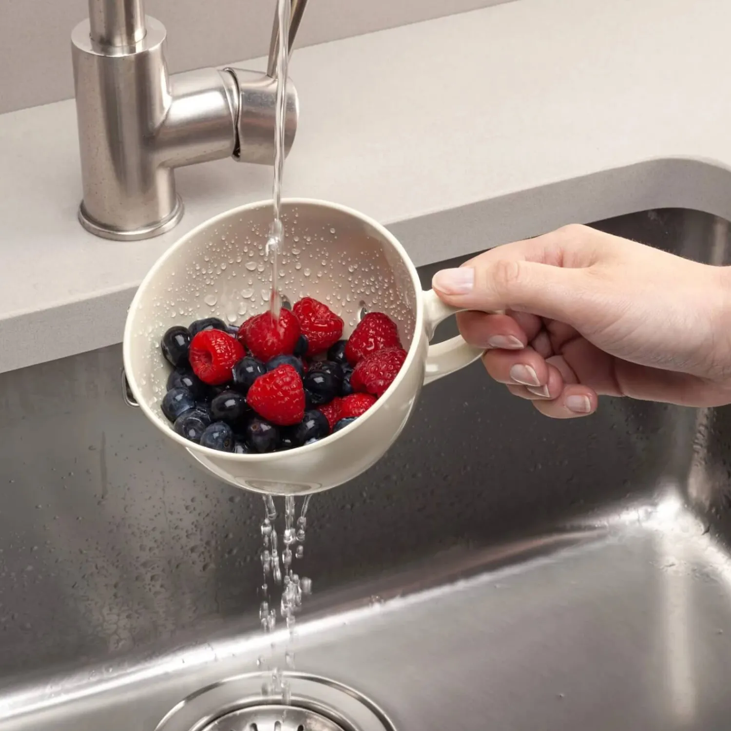 Zeal Berry 10cm Melamine Colander with Handle - Cream